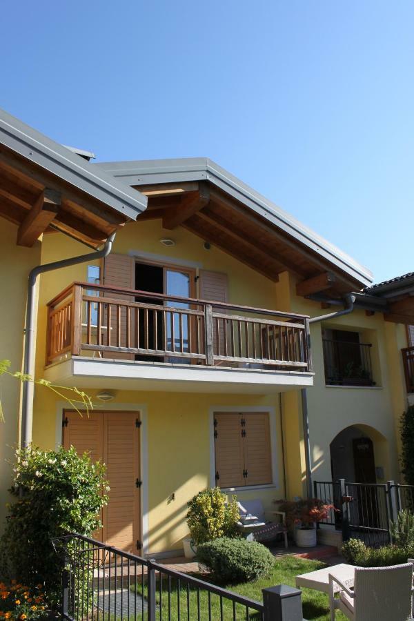 Mansarda Di Alex E Nataly Apartment Calceranica al Lago Exterior foto